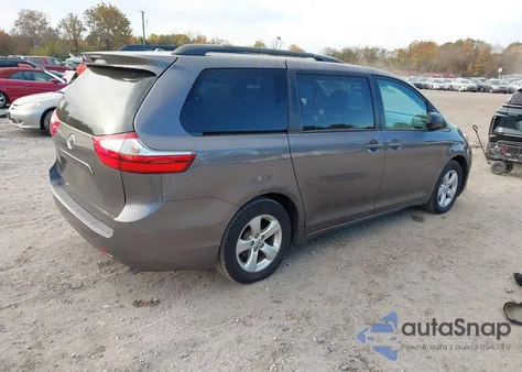 2015 Toyota Sienna Le 8 Passenger z USA, uszkodzony, nr VIN 5TDKK3DC5FS690469